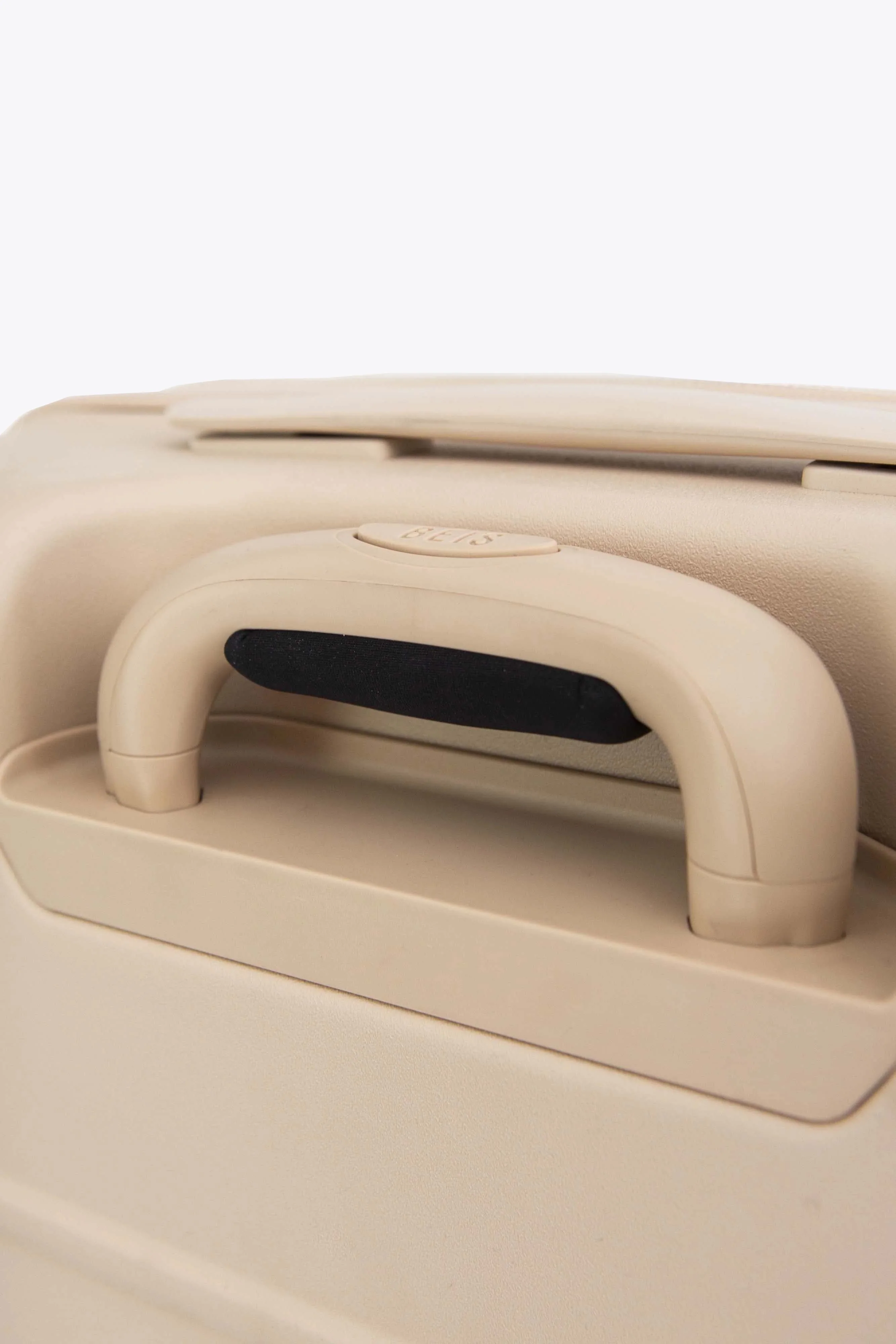 Resale The Medium Check-In Roller in Beige - Image 7