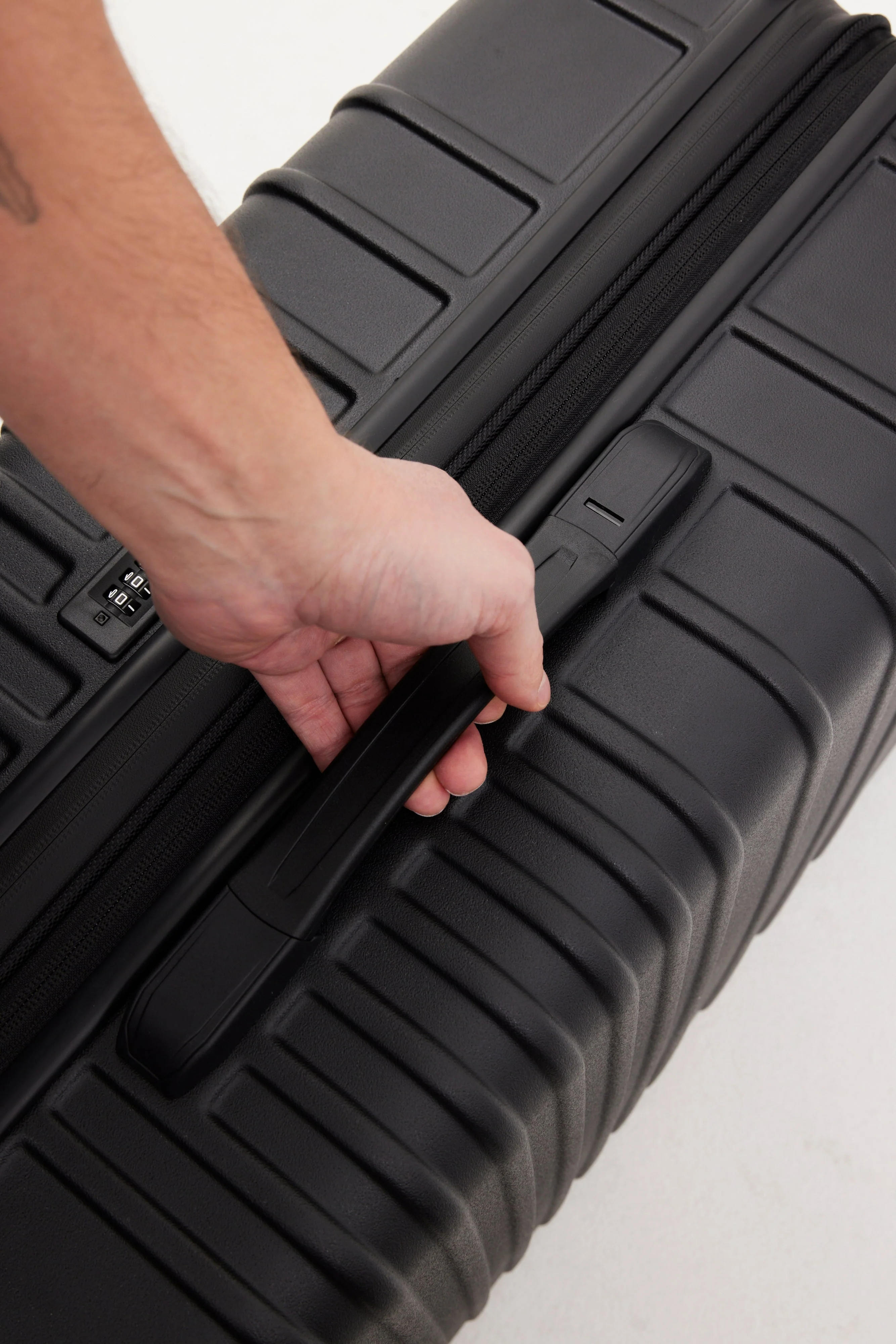 Resale The Large Check-In Roller in All Black - Image 10