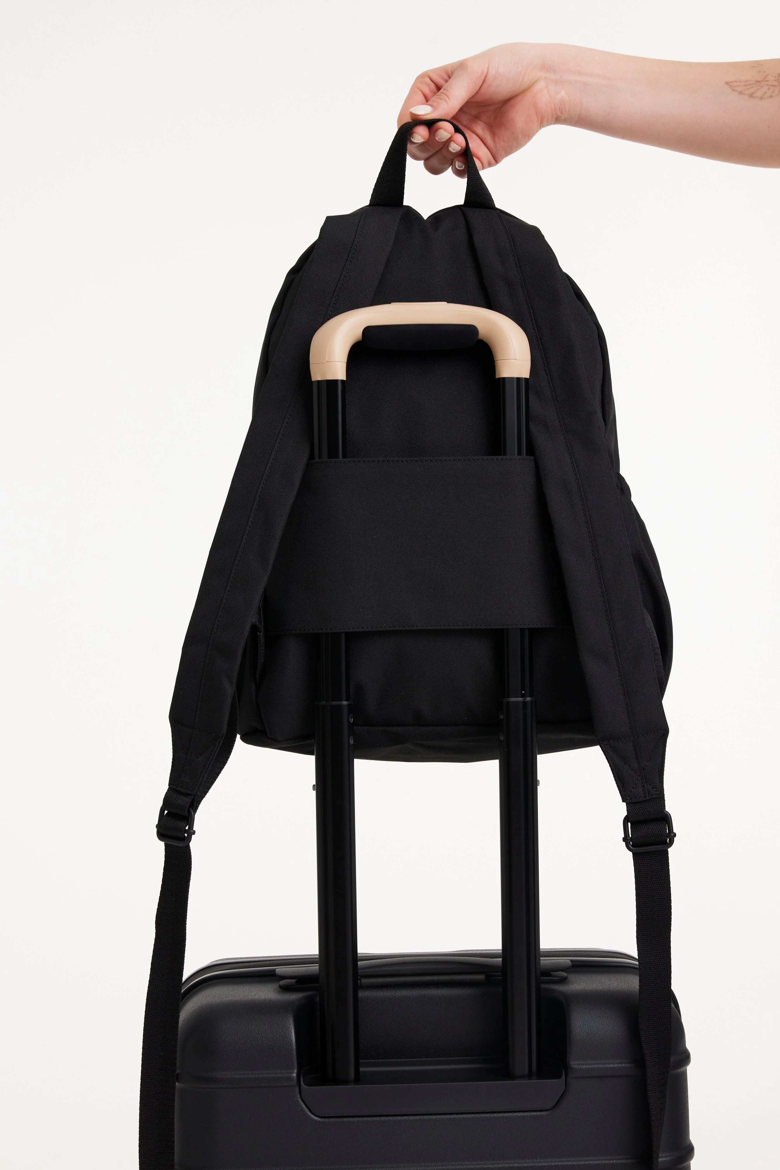 Resale The BÉISics Backpack in Black - Image 4