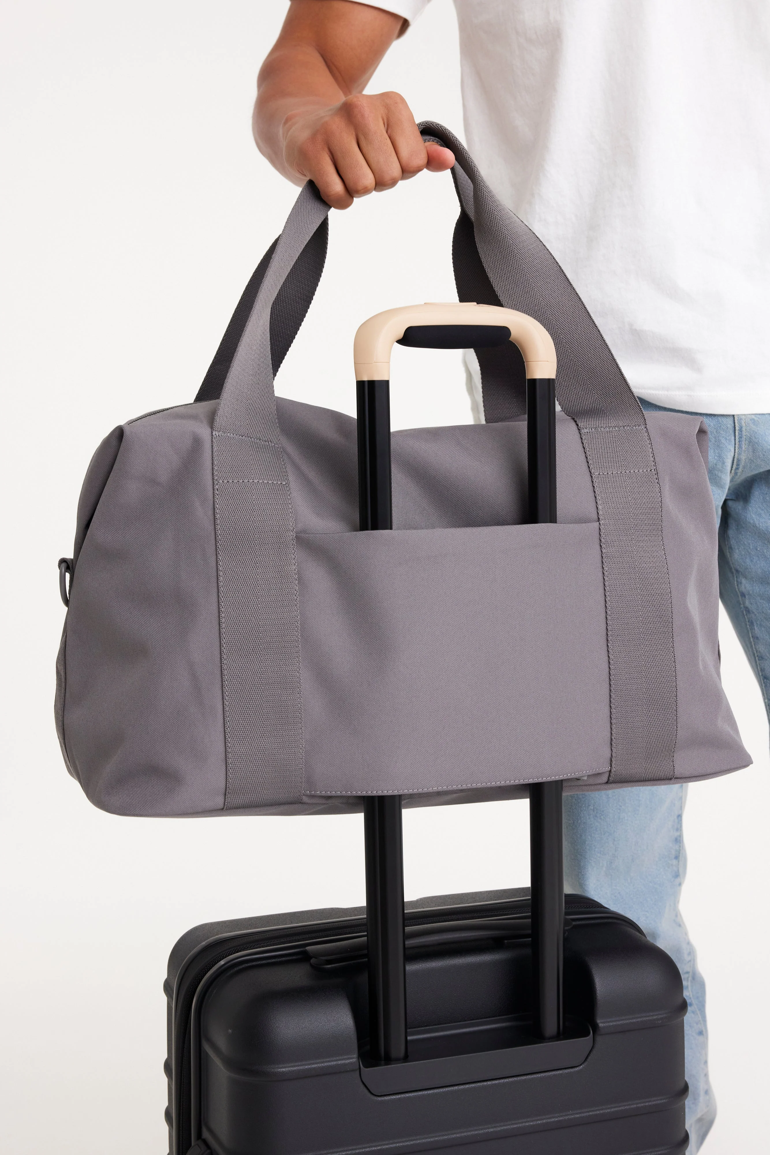 Resale The BÉISics Duffle in Grey - Image 4