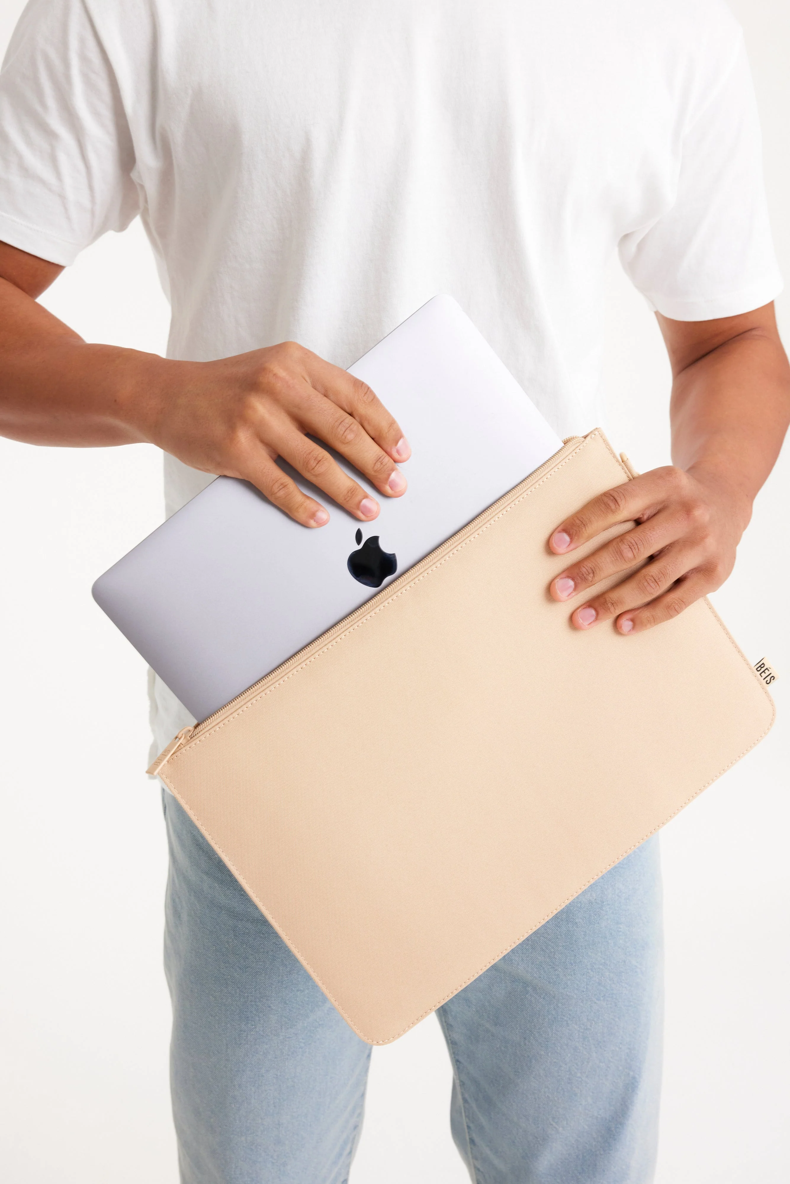 Resale The BÉISics Laptop Pouch in Beige - Image 3