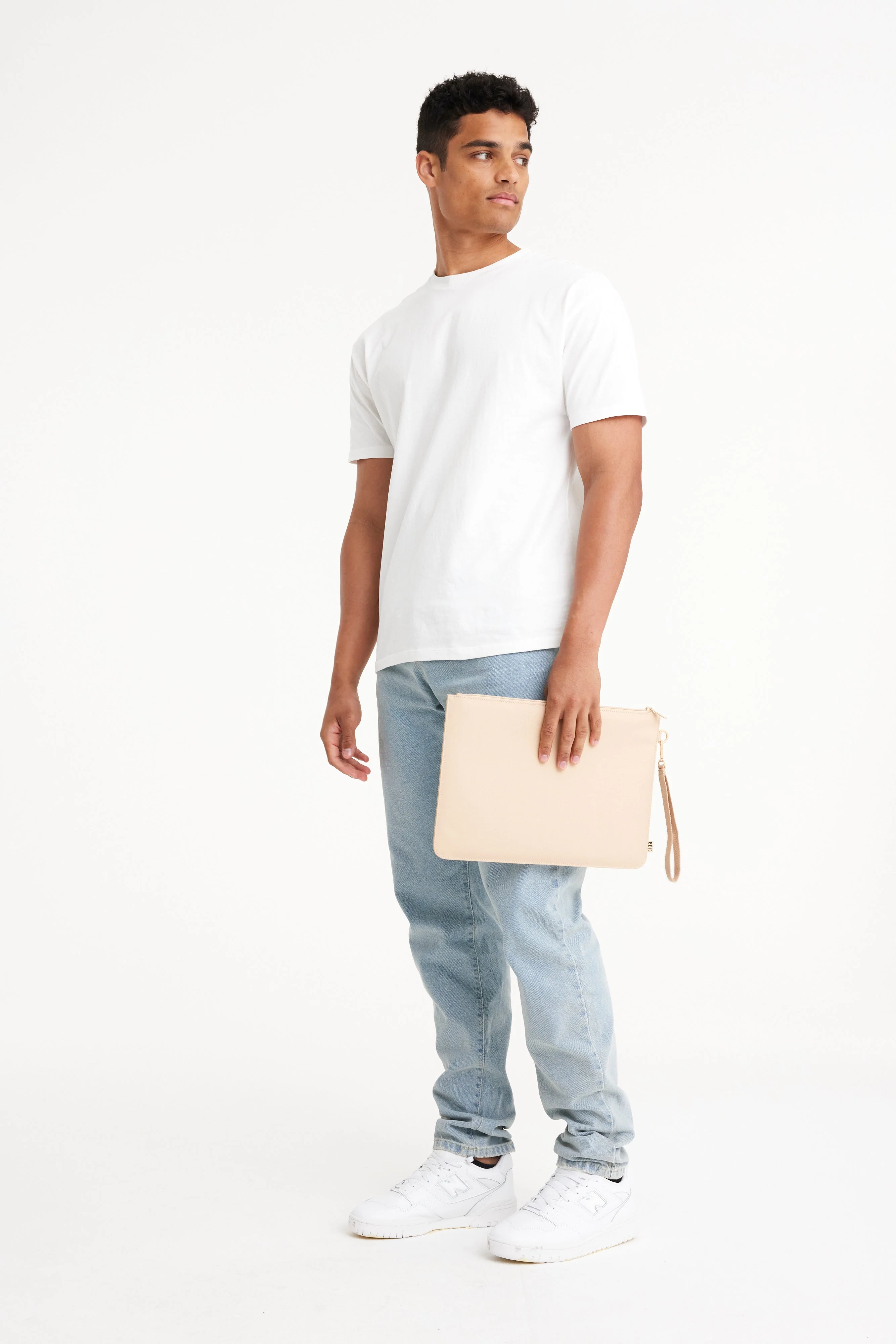Resale The BÉISics Laptop Pouch in Beige - Image 6