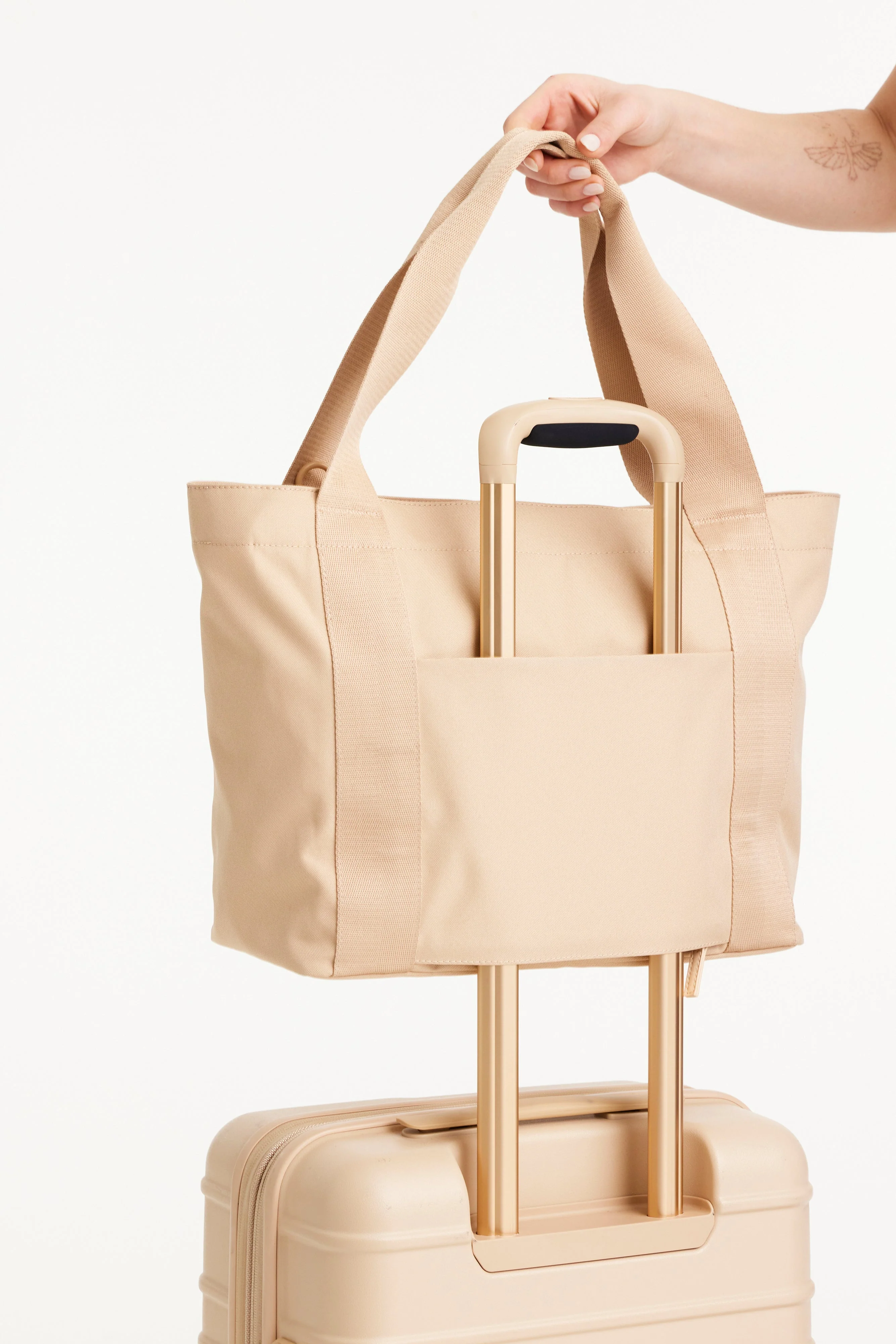 Resale The BÉISics Tote in Beige - Image 4