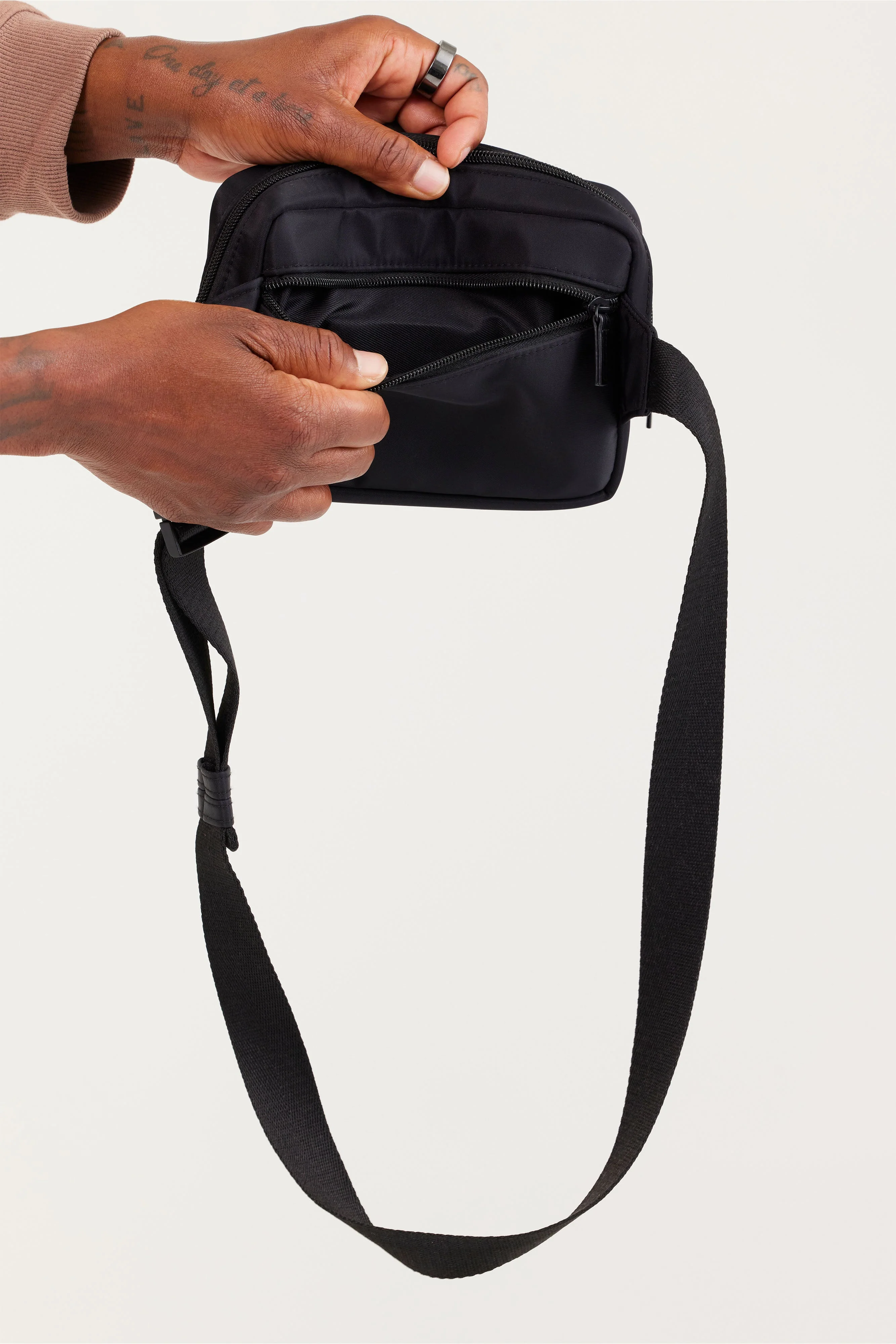 Resale The Belt Bag in Black - Image 7