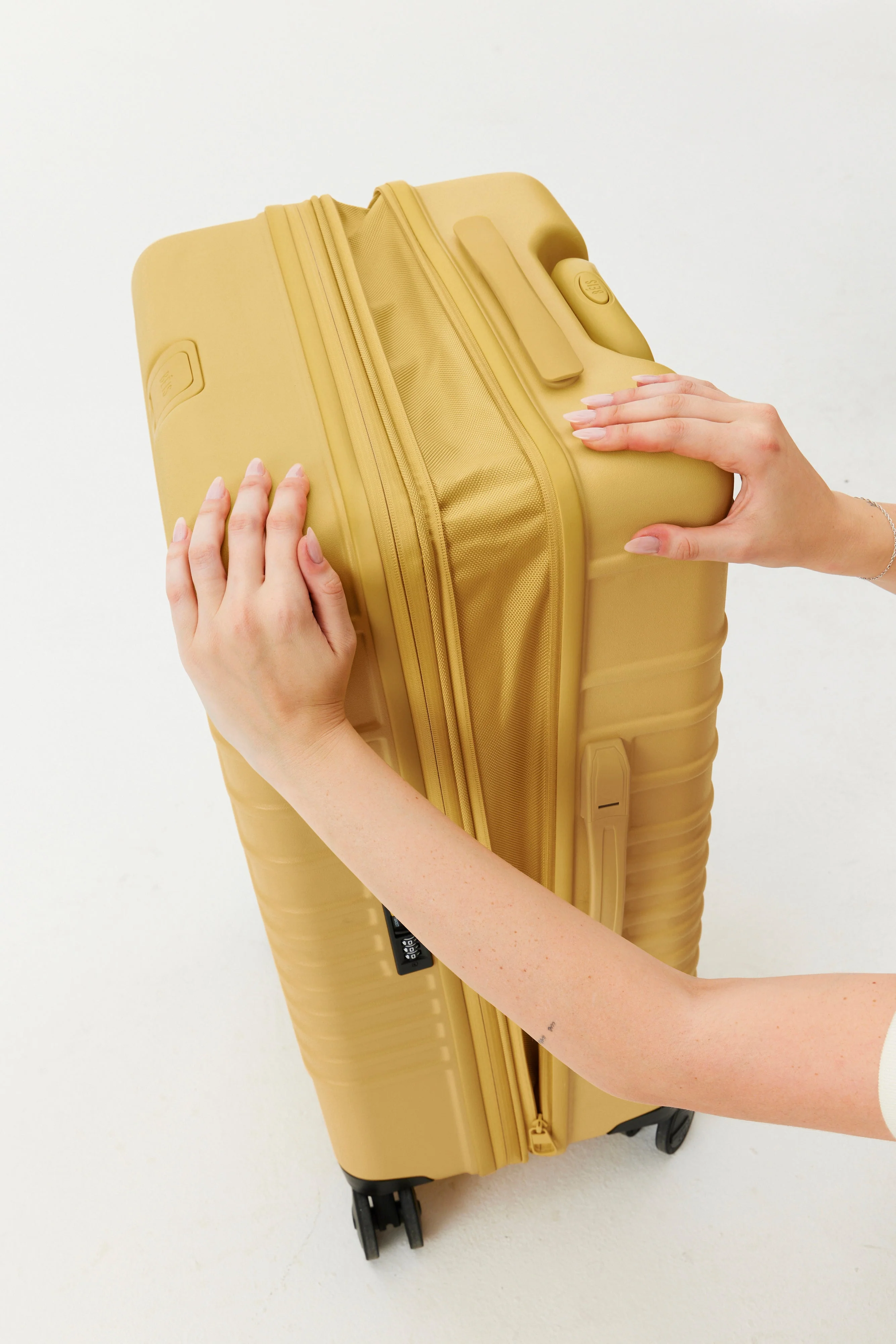 Resale The Carry-On Roller in Honey - Image 10