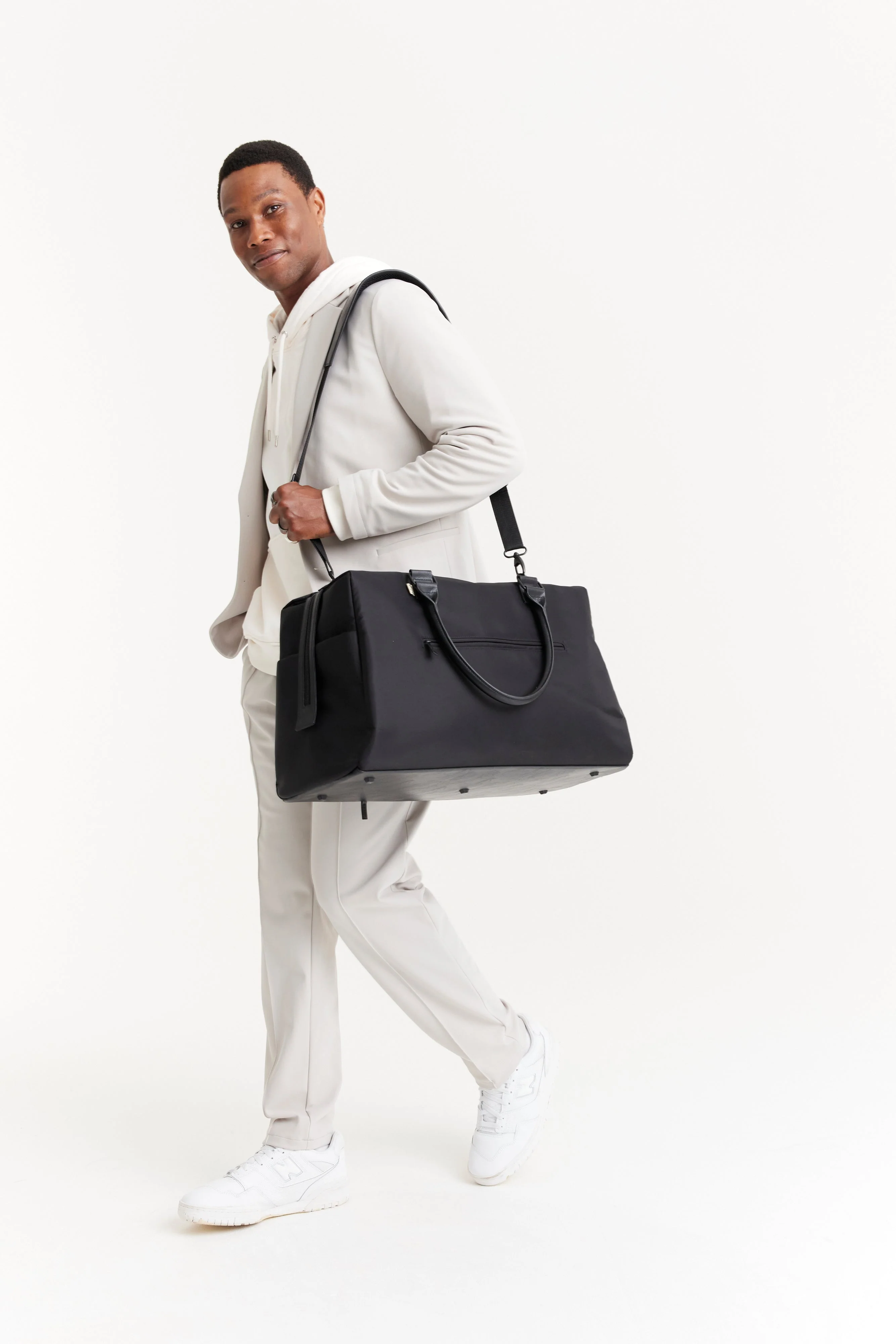 Resale The Commuter Duffle in Black - Image 5