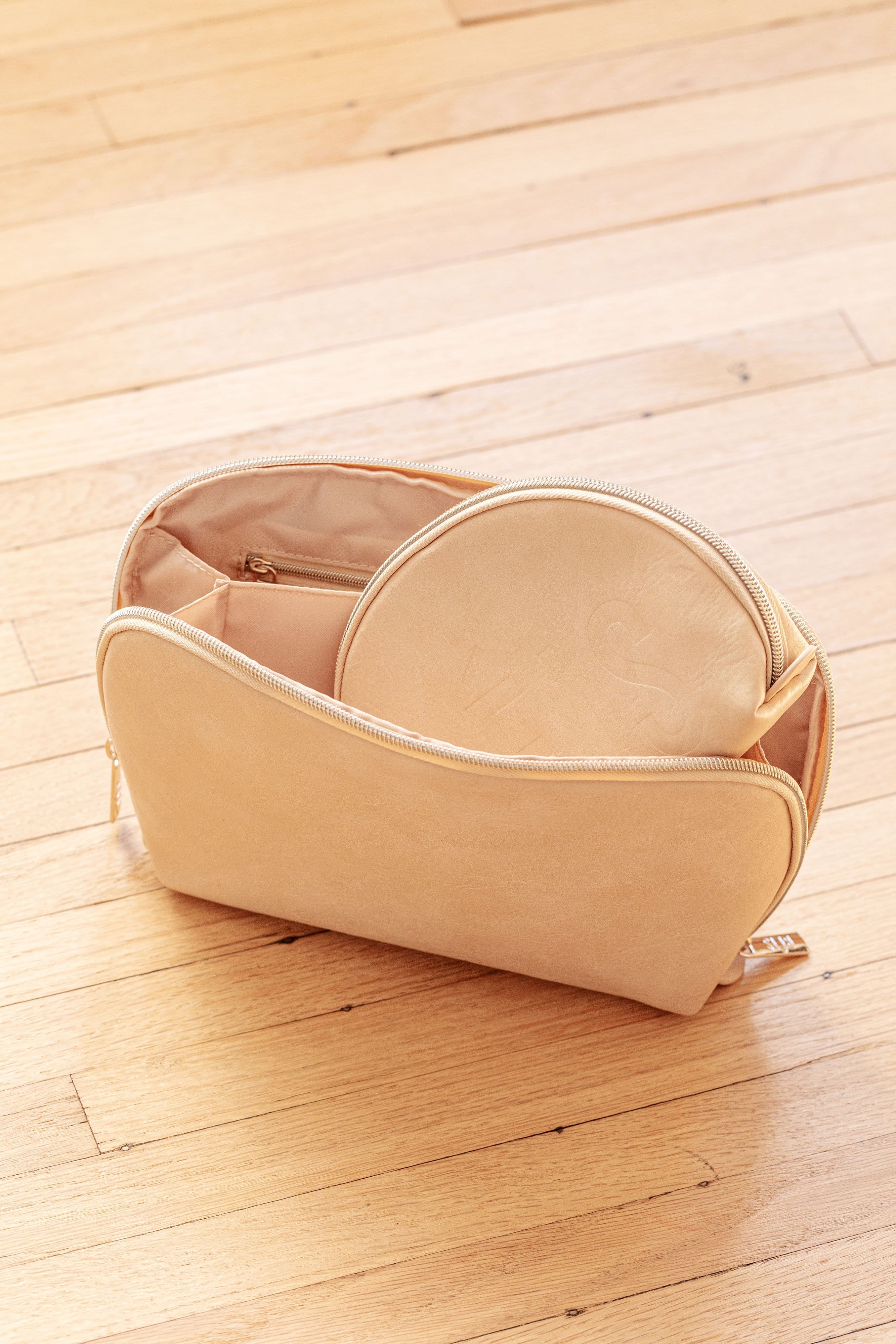 Resale The Cosmetic Pouch Set in Beige - Image 4