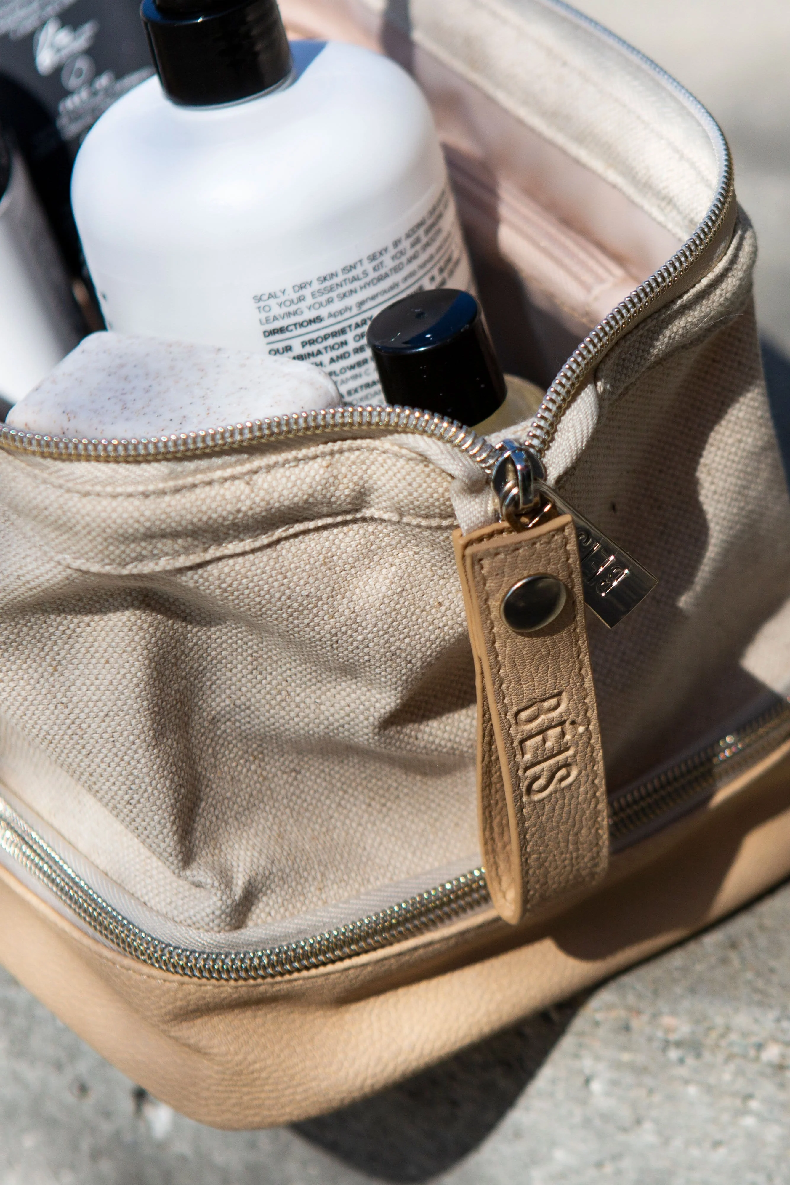 Resale The Dopp Kit in Beige - Image 10