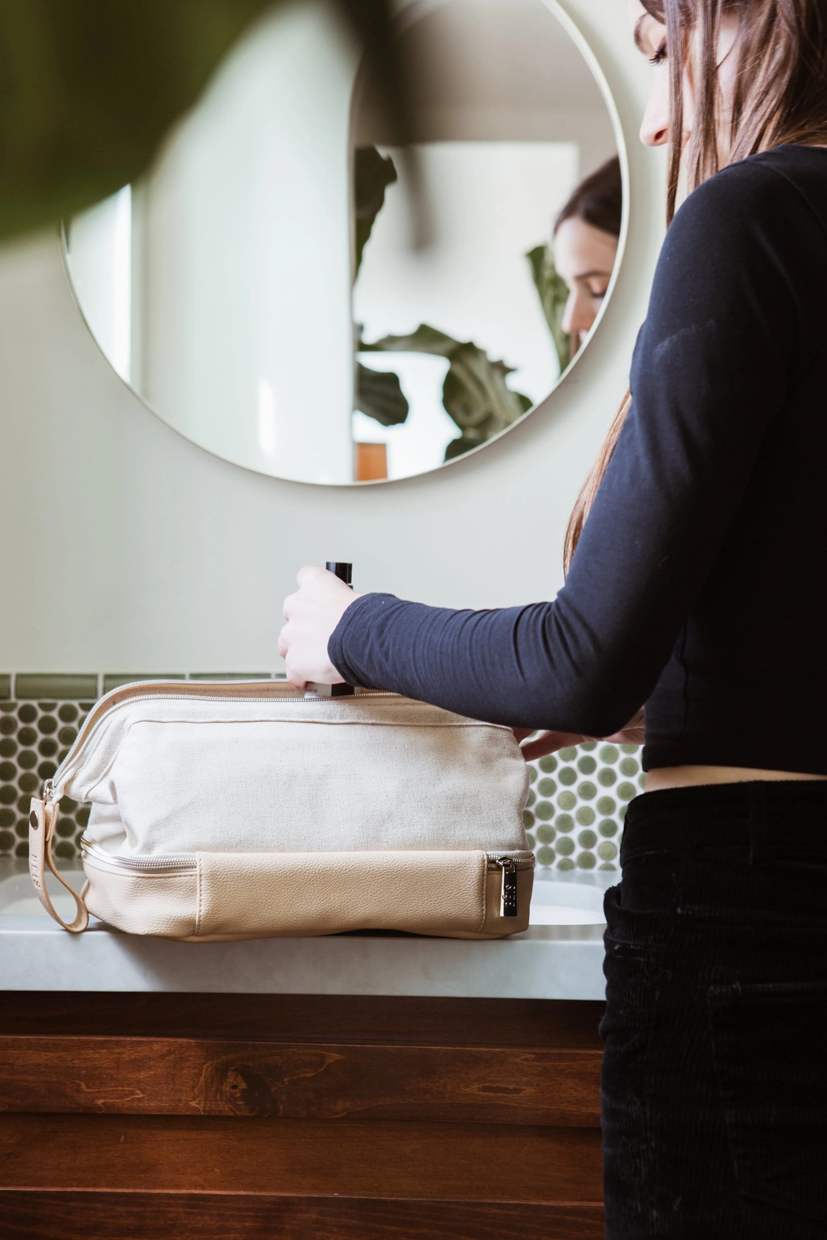 Resale The Dopp Kit in Beige - Image 7