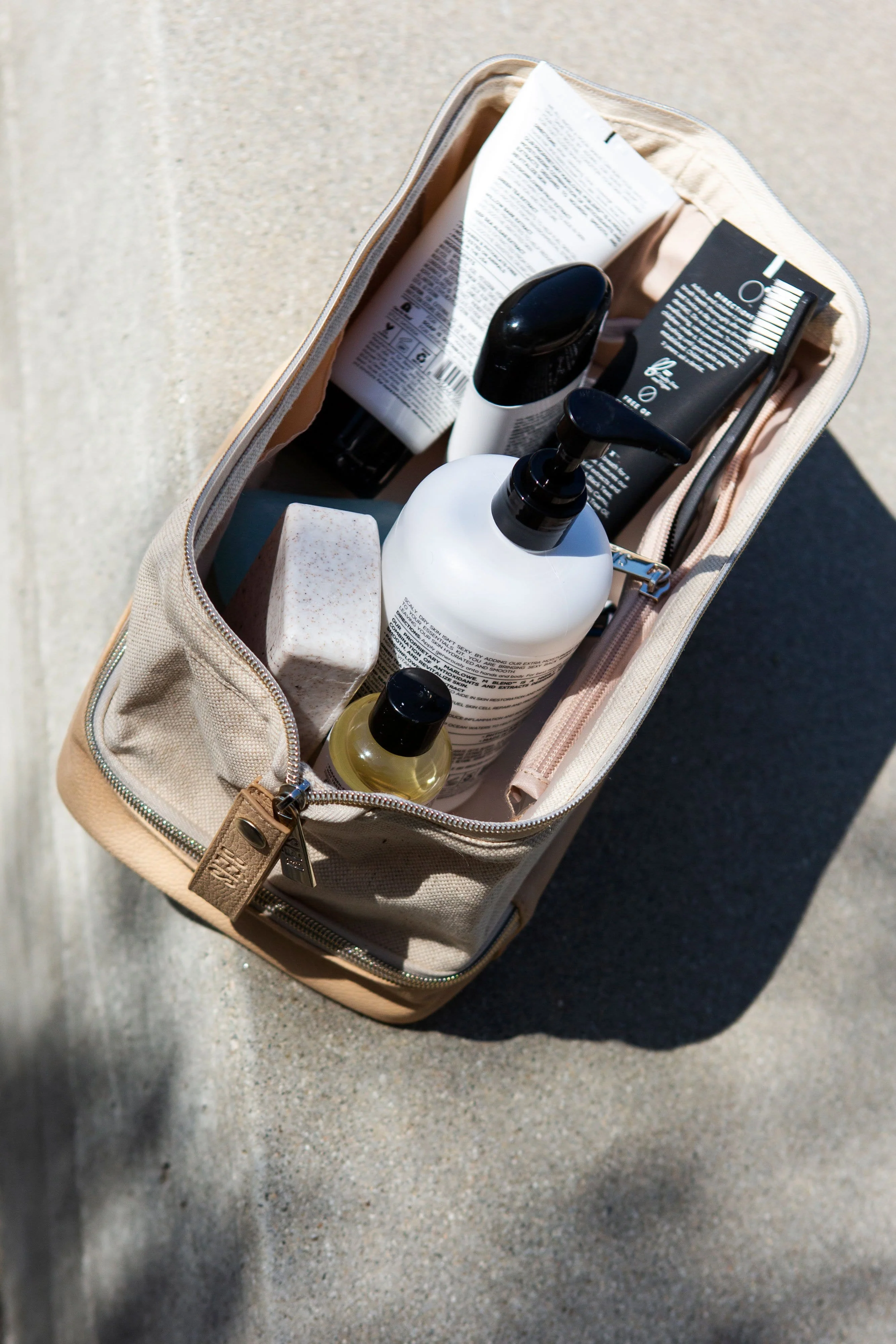Resale The Dopp Kit in Beige - Image 9