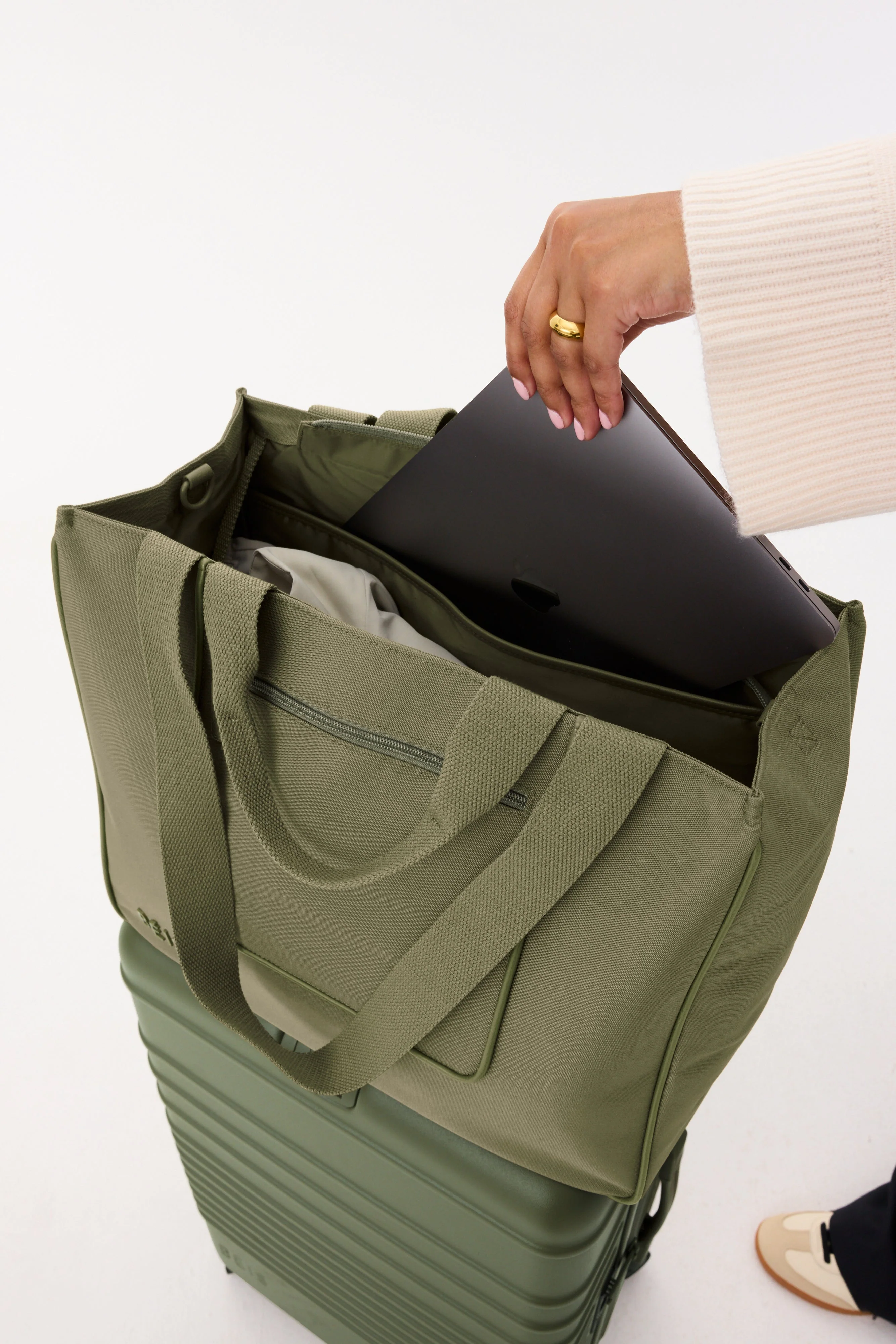 Resale The East To West Tote in Olive - Image 4