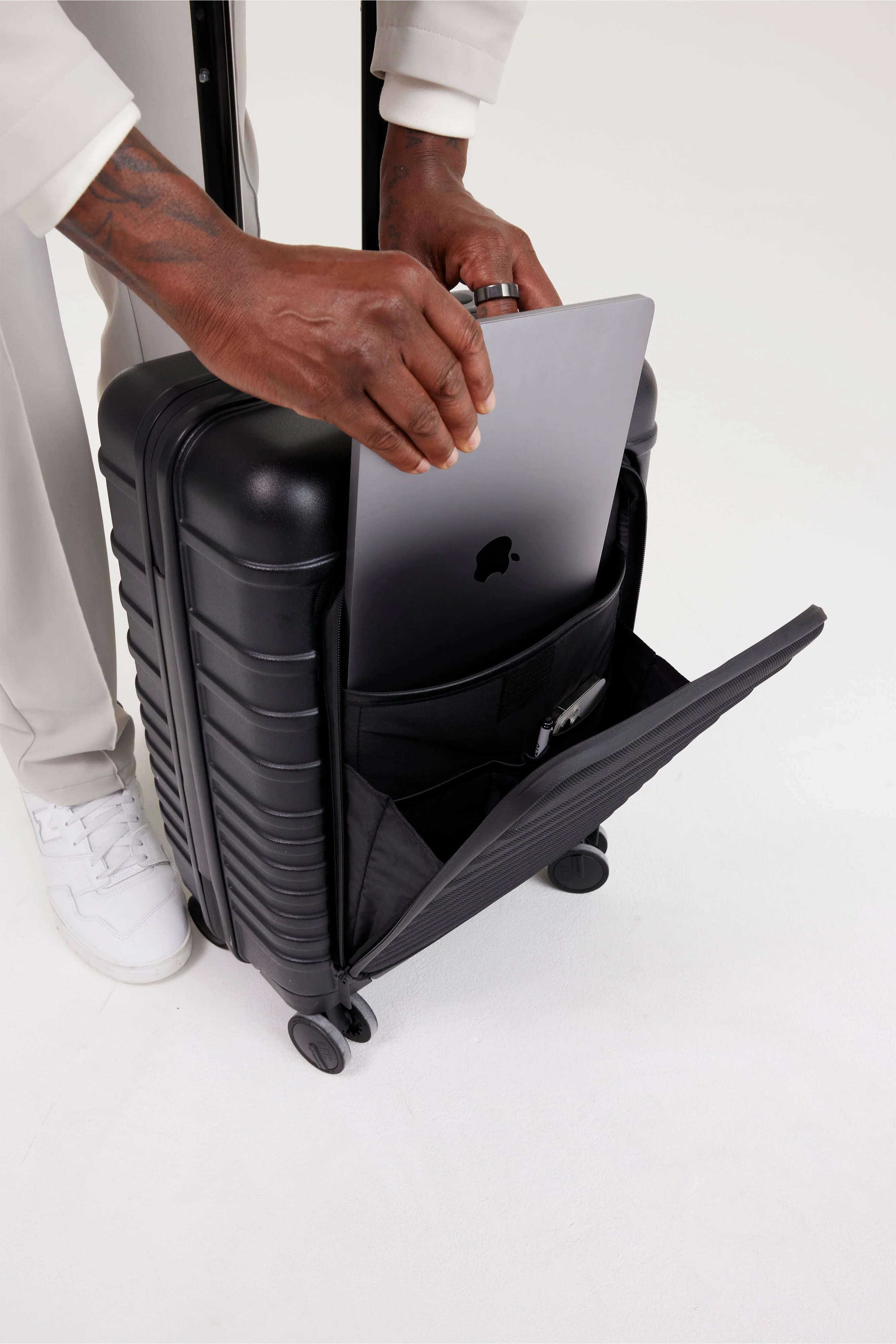 Resale The Front Pocket Carry-On Roller in Black - Image 6