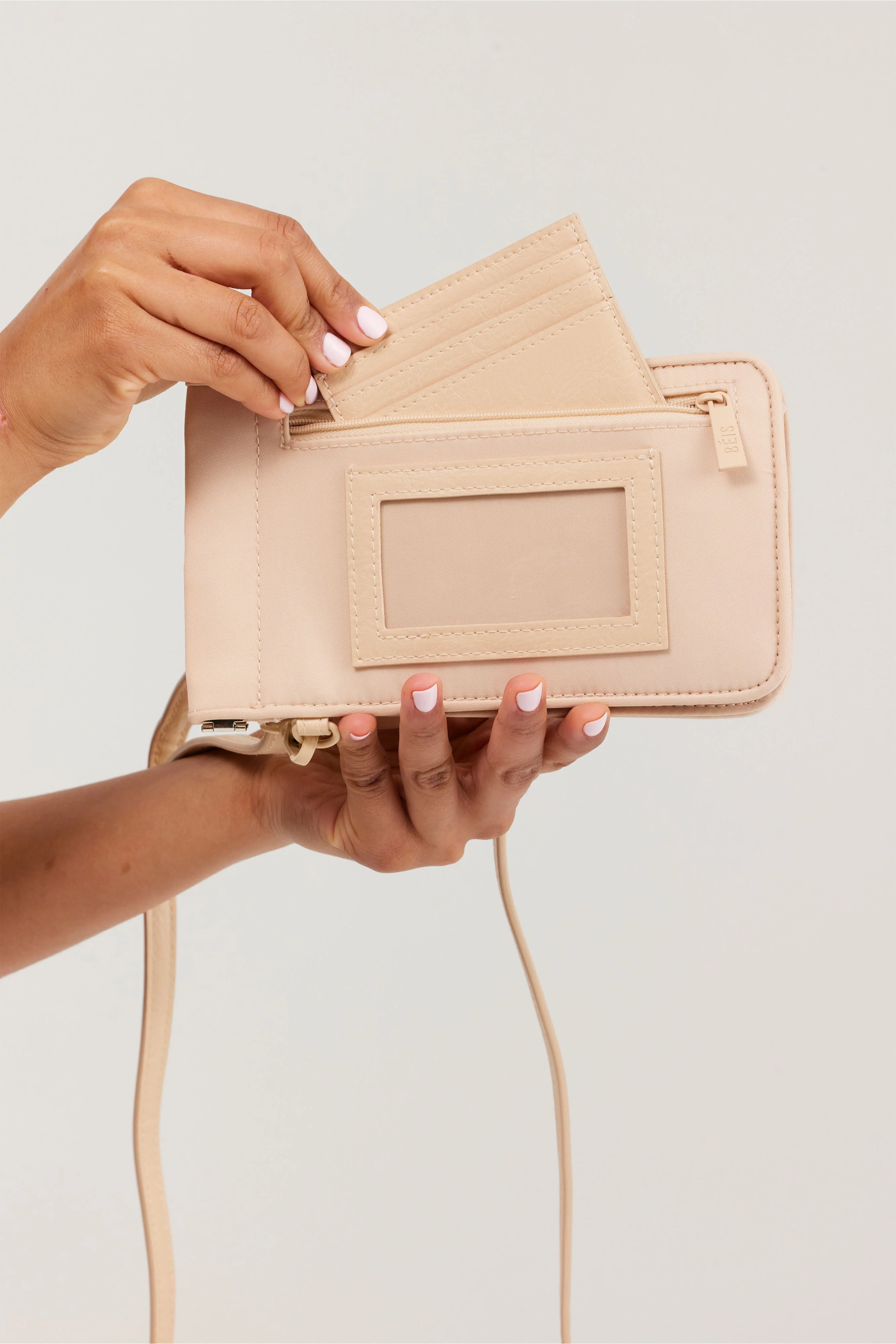 Resale The ID Crossbody Bag in Beige - Image 4