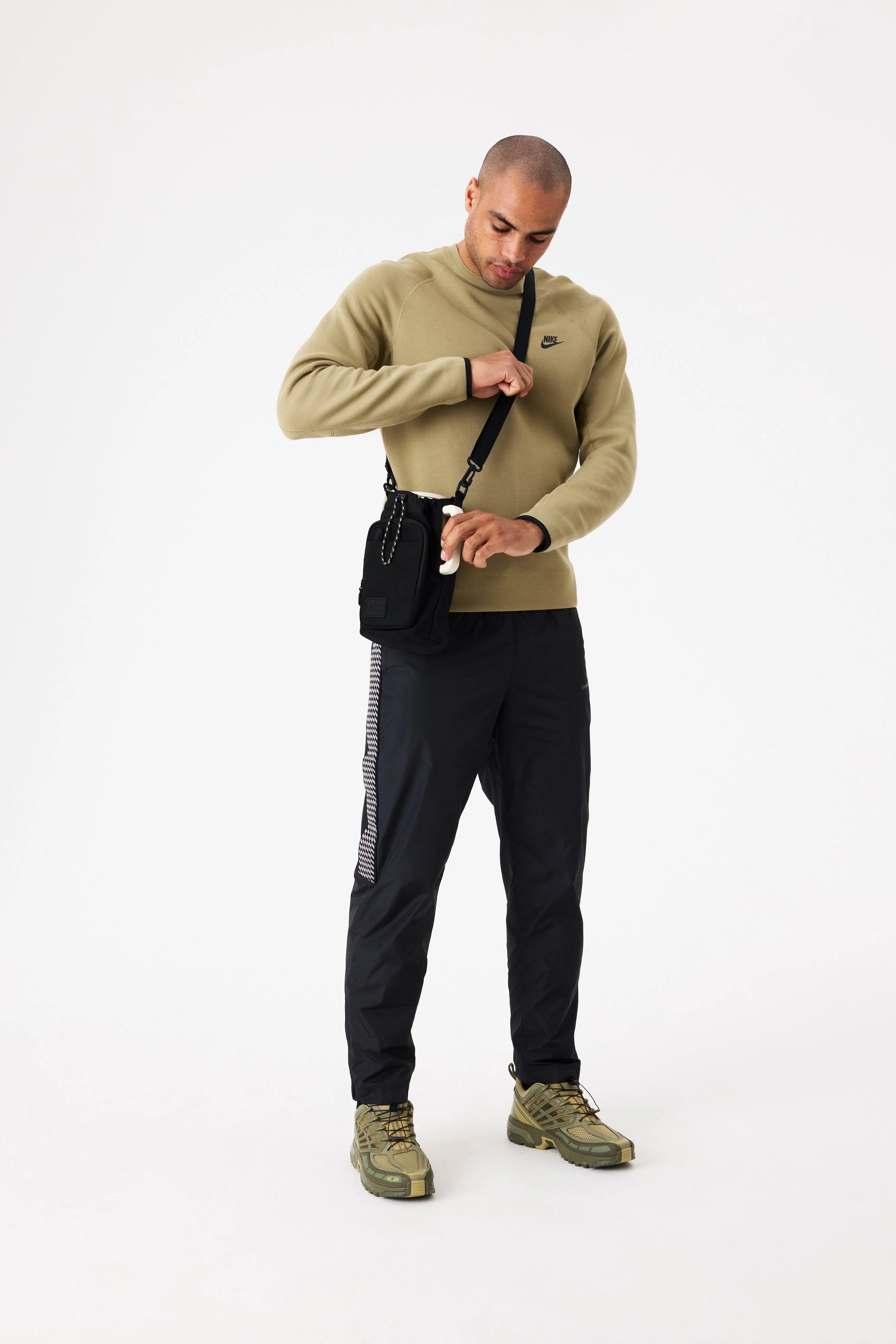 Resale The Magnetic Water Bottle Sling in Black - Image 5