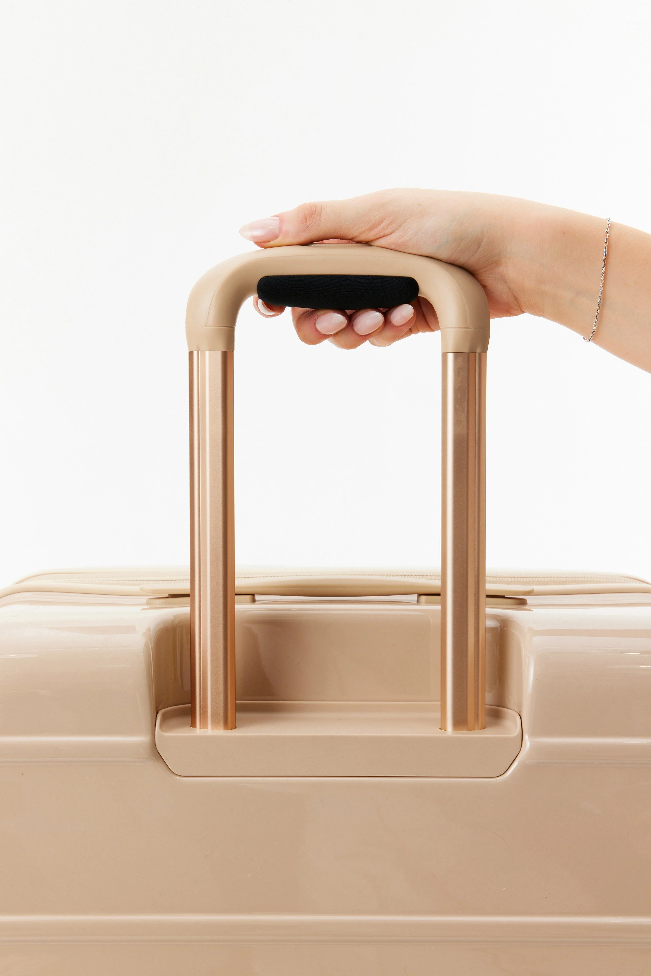 Resale The Medium Check-In Roller in Glossy Beige - Image 7