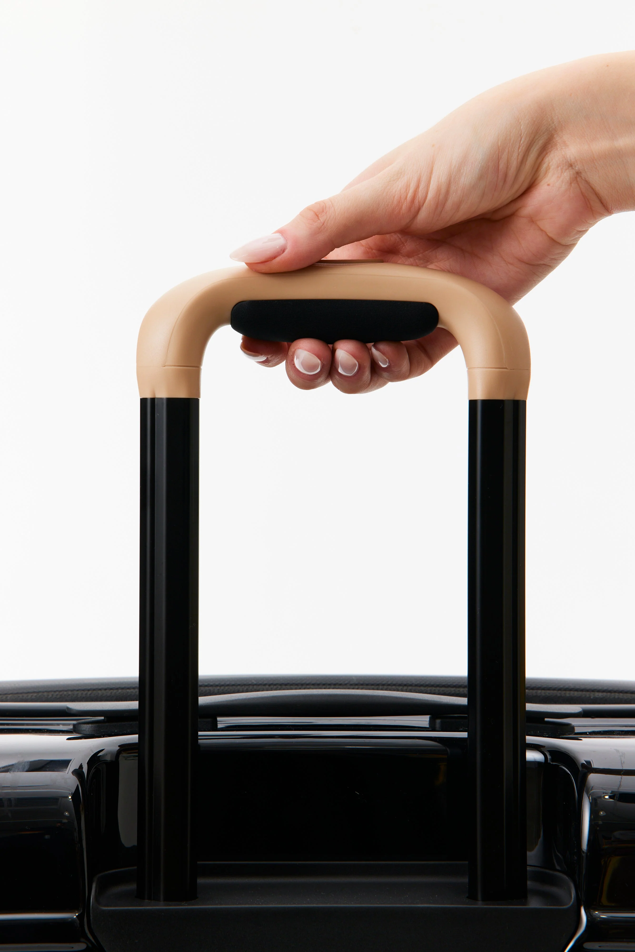 Resale The Medium Check-In Roller in Glossy Black - Image 10