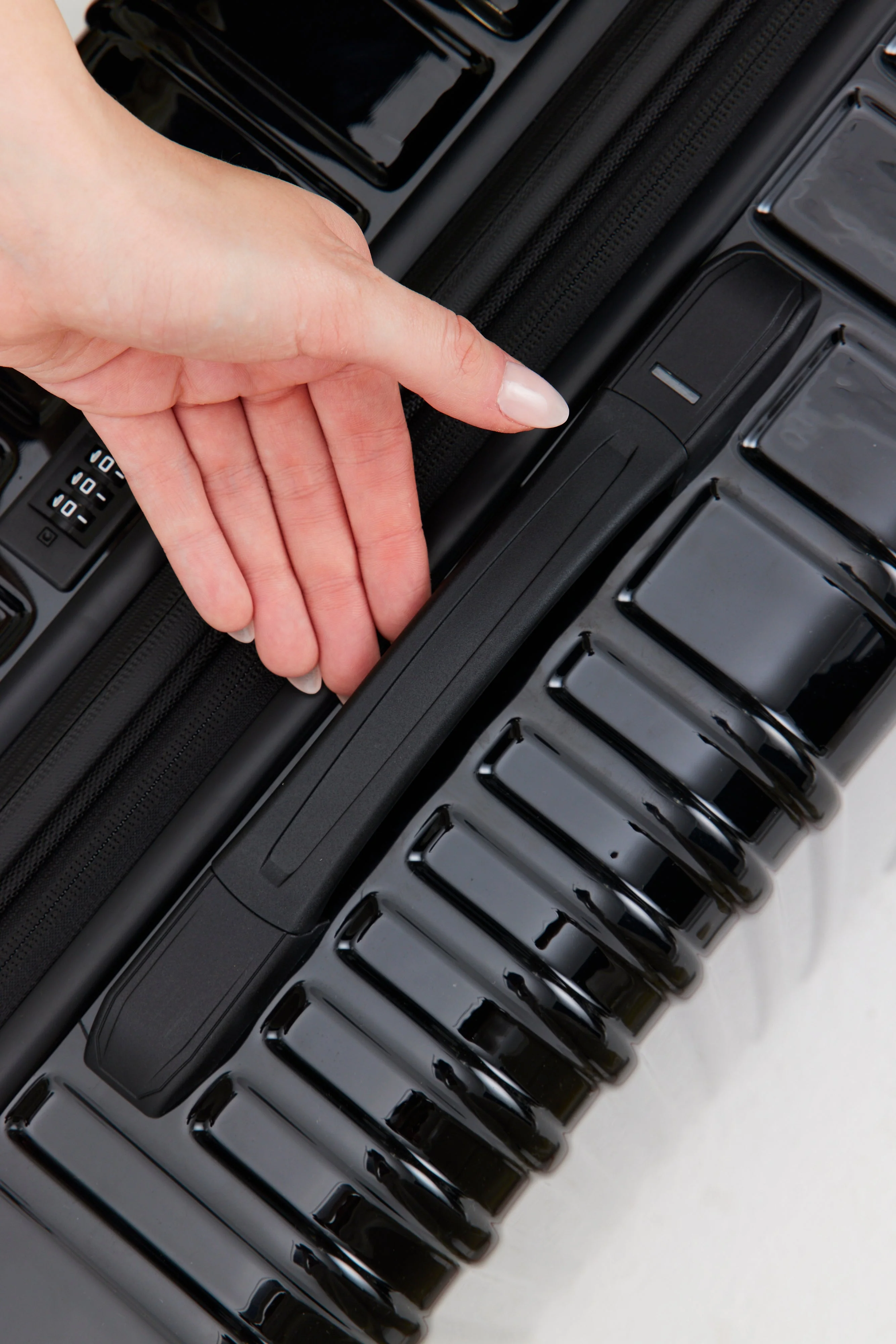 Resale The Medium Check-In Roller in Glossy Black - Image 12
