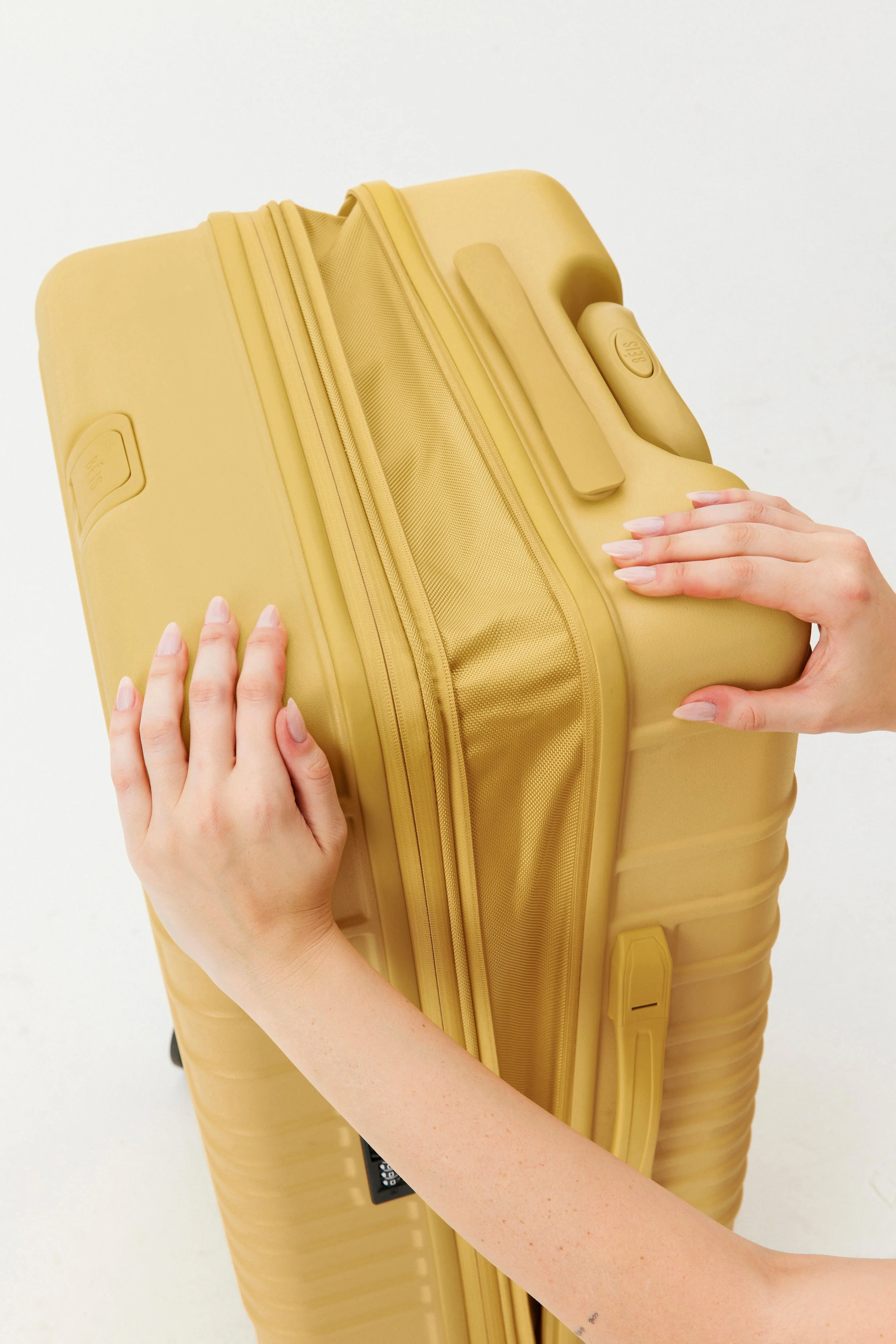 Resale The Medium Check-In Roller in Honey - Image 10
