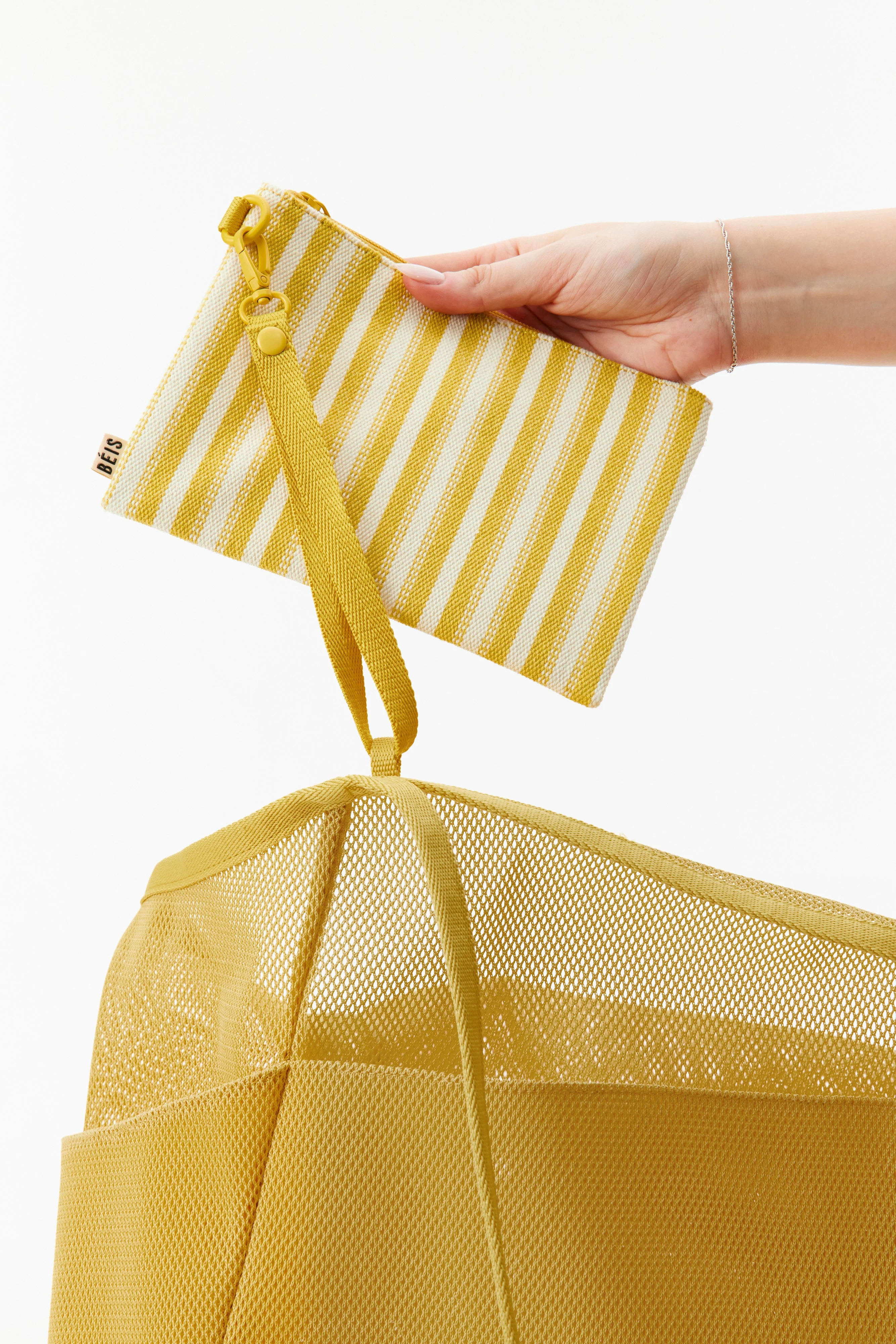 Resale The Mesh Beach Tote in Honey - Image 4