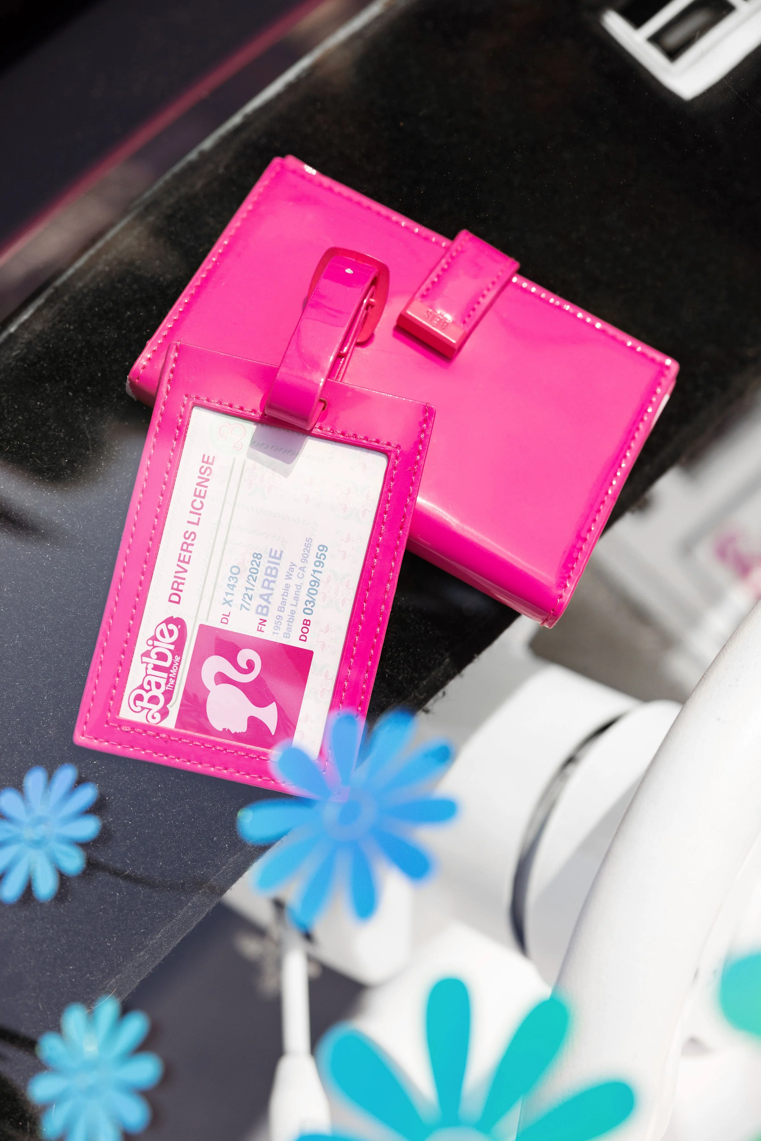 Resale The Passport & Luggage Tag Set in Barbie™ Pink - Image 6