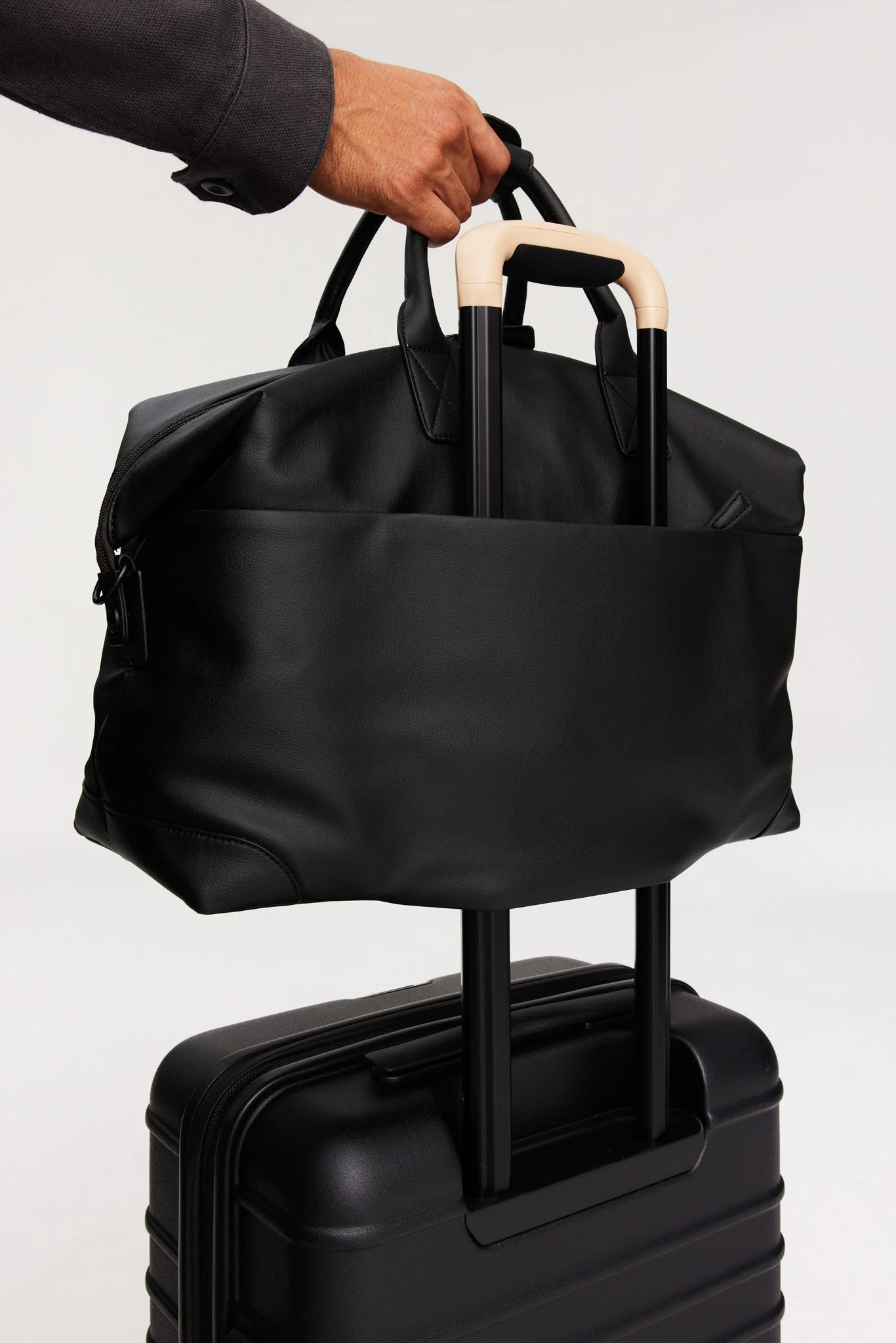 Resale The Premium Duffle in Black - Image 10