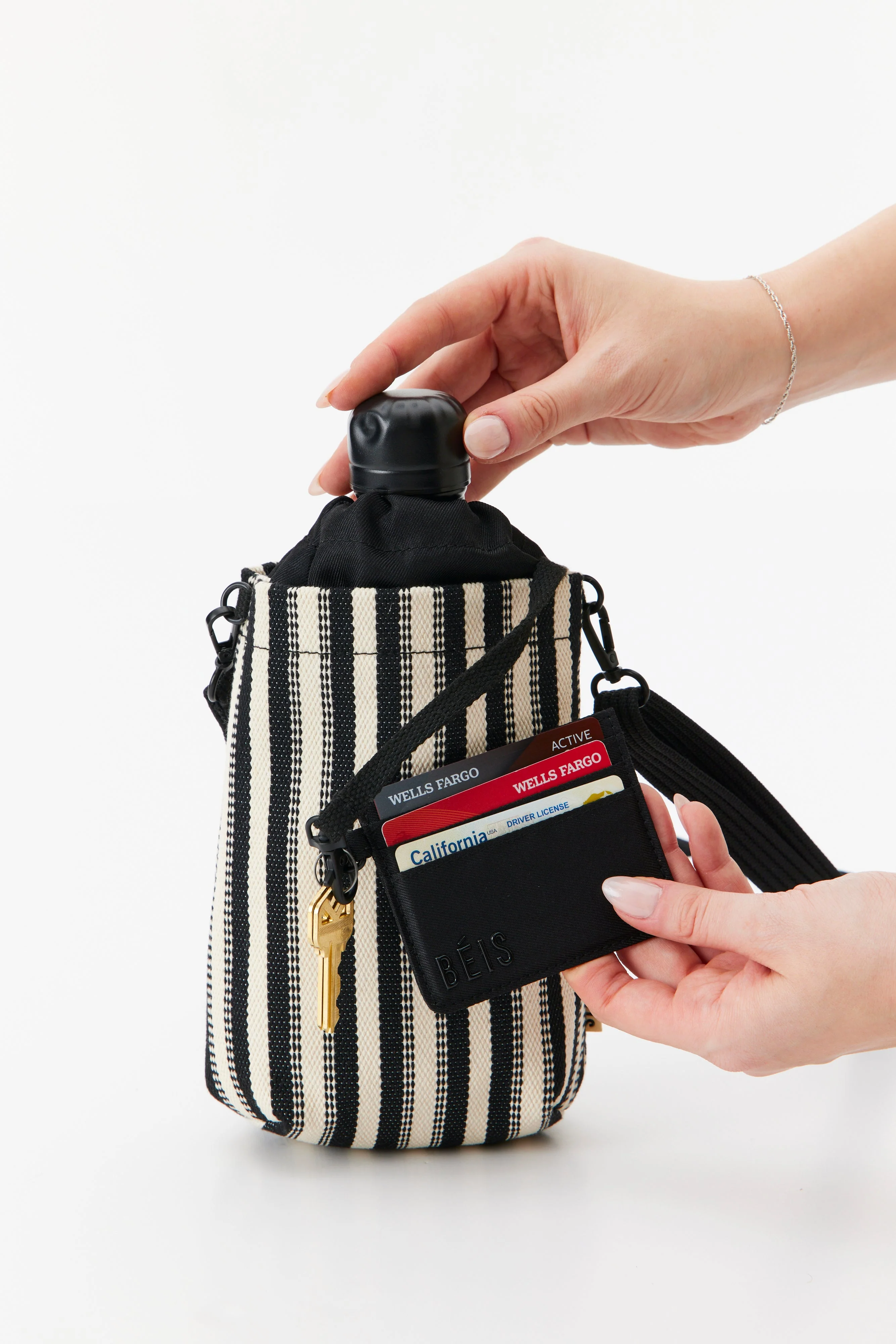 Resale The Water Bottle Crossbody in Black Stripe - Image 4