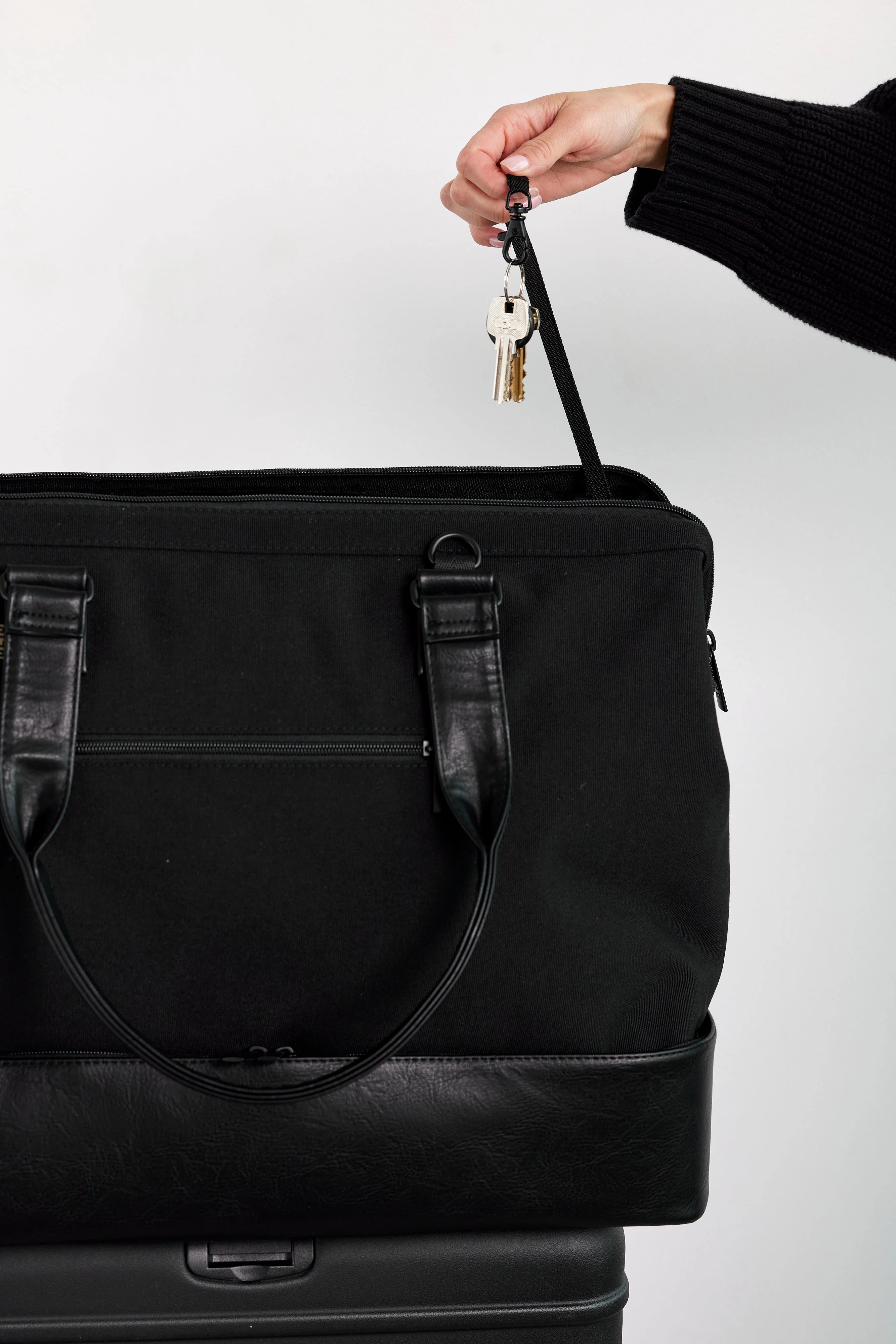 Resale The Weekender in Black - Image 7