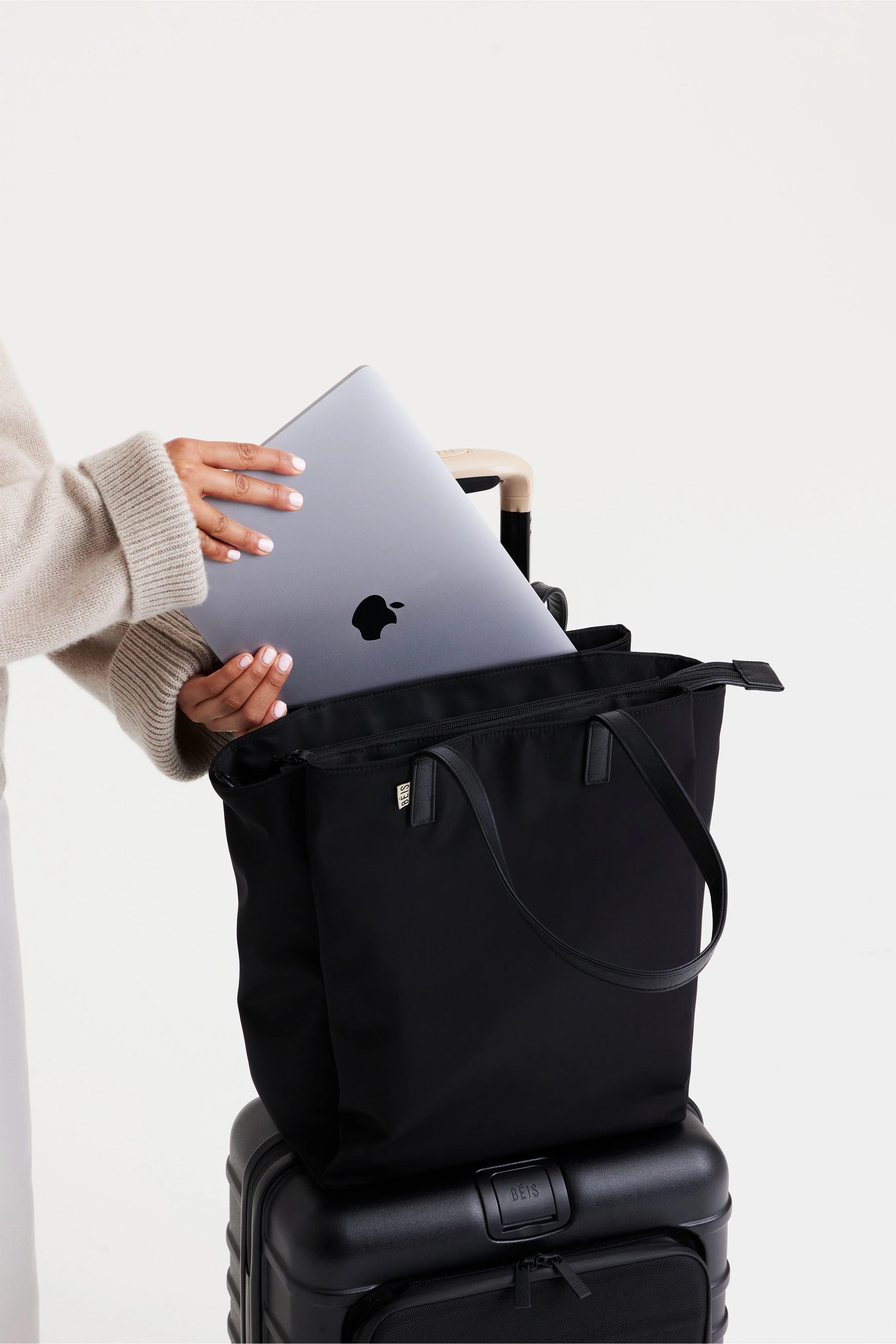 The Commuter Tote in Black - Image 8